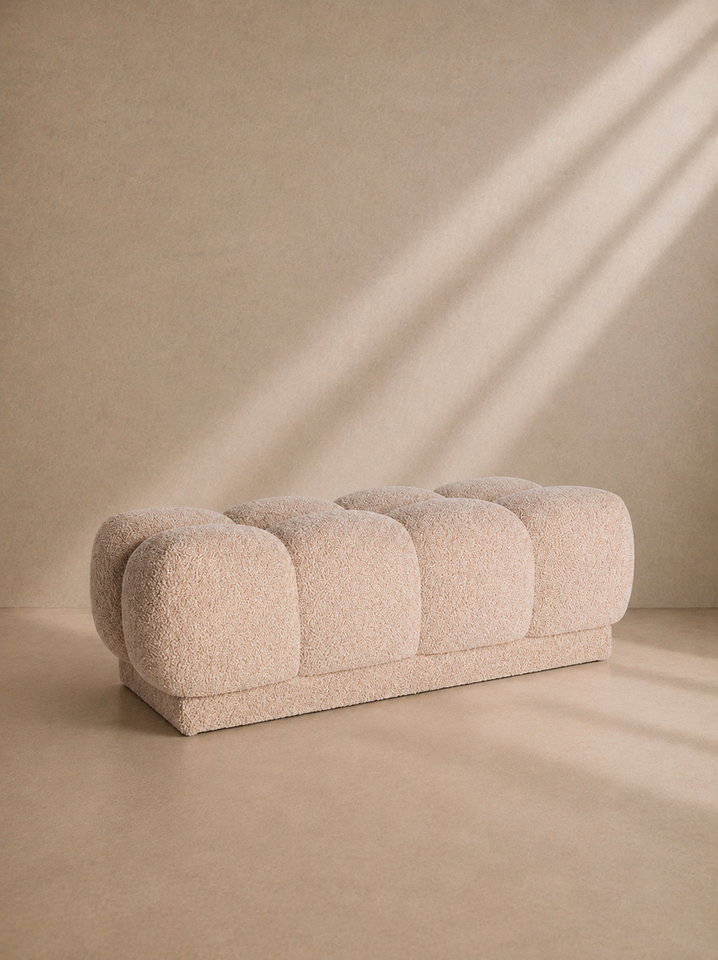 ALZAR - Pied de lit 2 places en bouclé beige au design contemporain et confort enveloppant