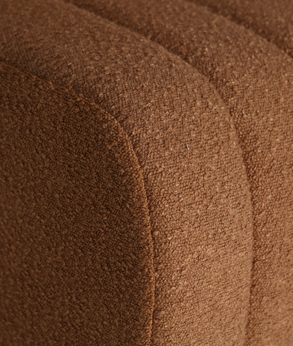 MAELLA - Banquette 2 places en tissu ocre – Design contemporain