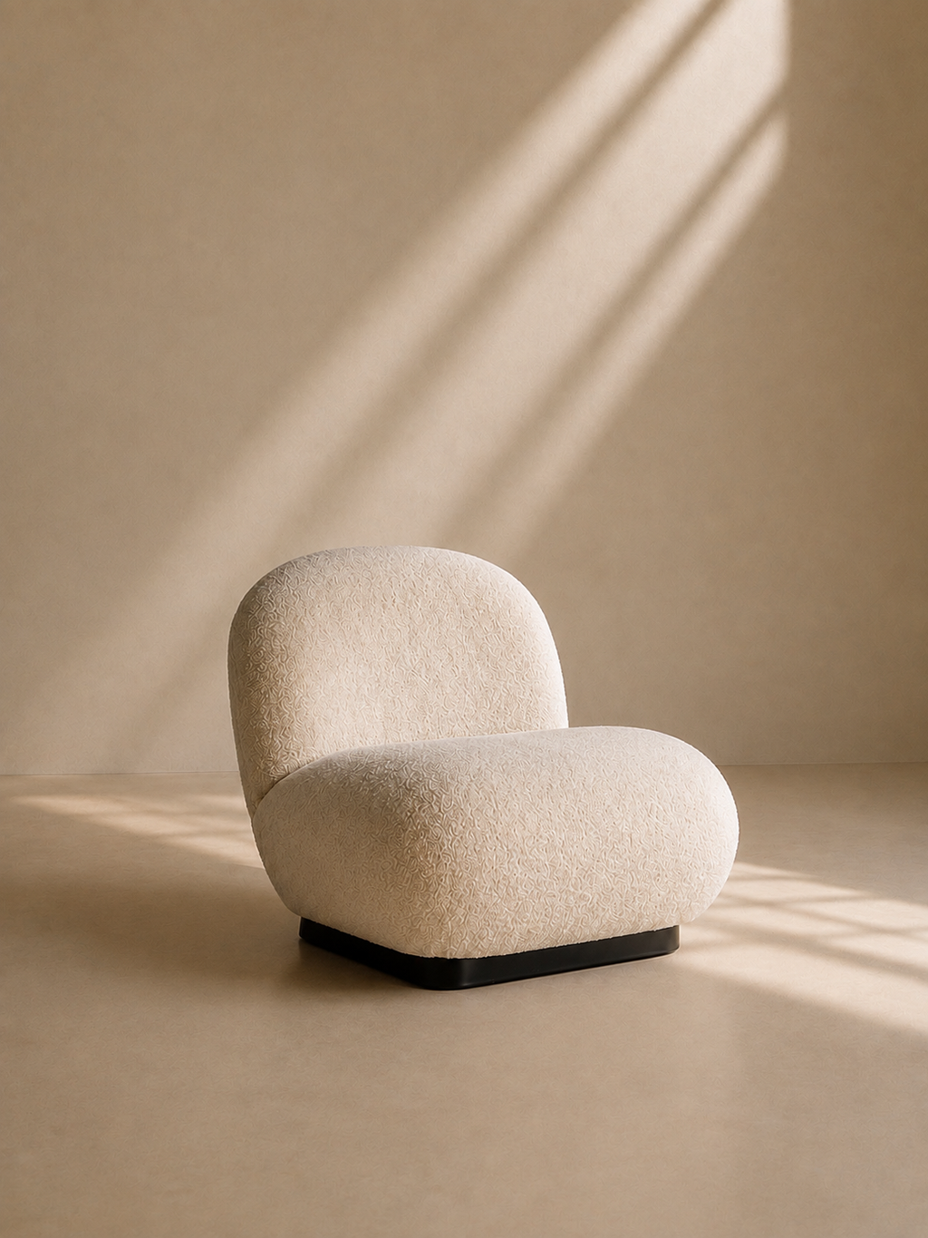 LIRIA - Poltrona Bouclé Branca e Preta – Design Arredondado e Confortável