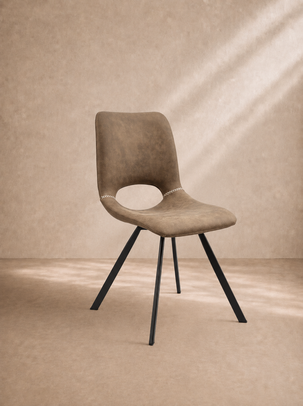POLA - Chaise design en similicuir marron avec pieds en métal noir