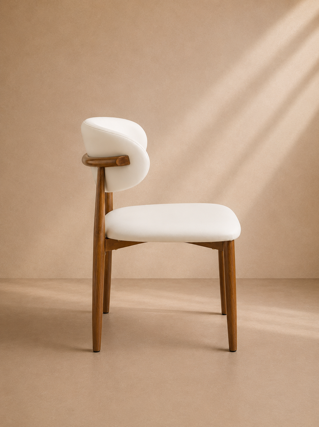 LEMA - Chaise de salle à manger en similicuir blanc et finition bois au design moderne