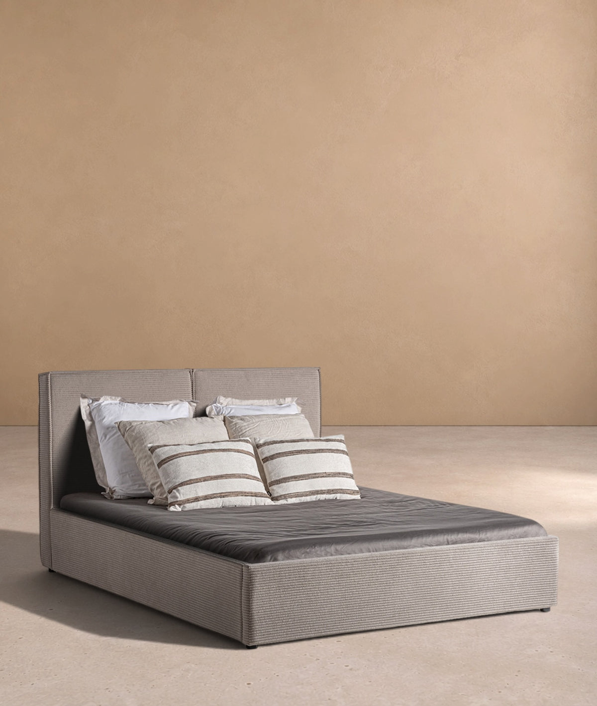 BIOTA - Cama tapizada beige acanalada 165 x 225 cm