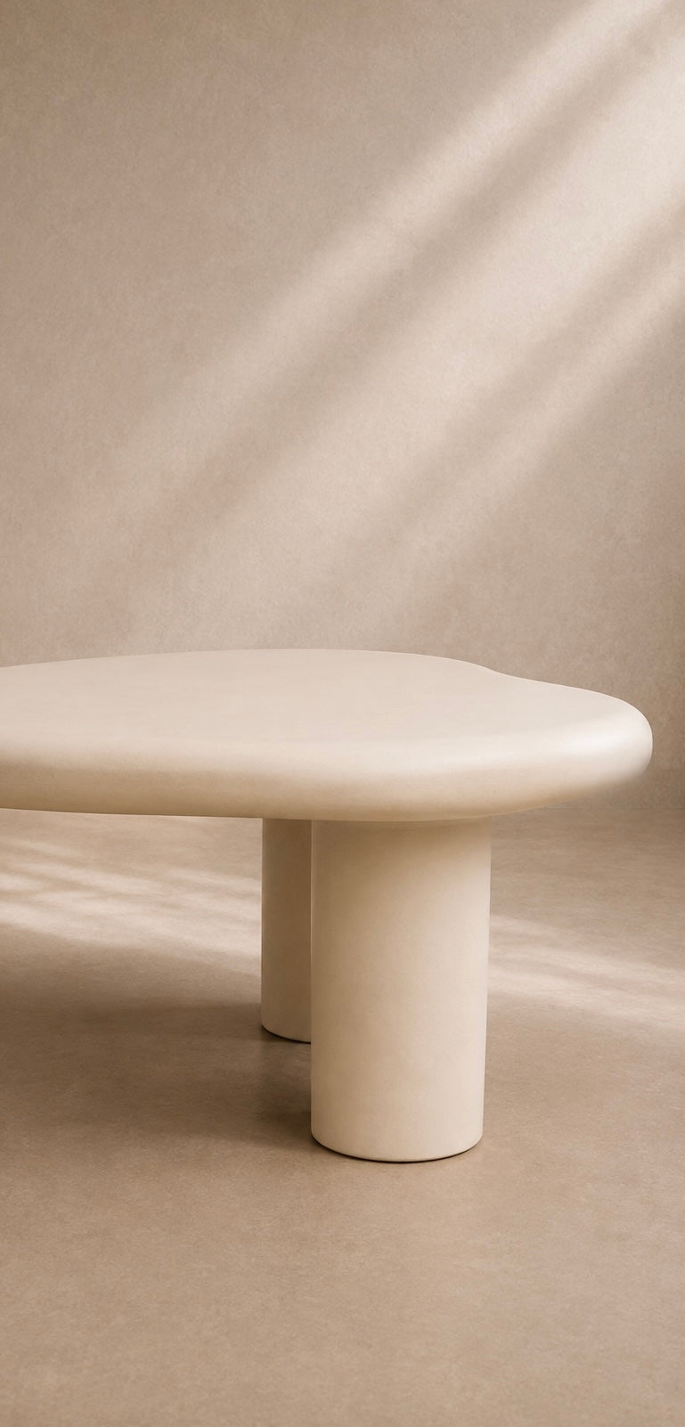 LLENYA - Mesa de centro orgánica de 3 patas blanca crema