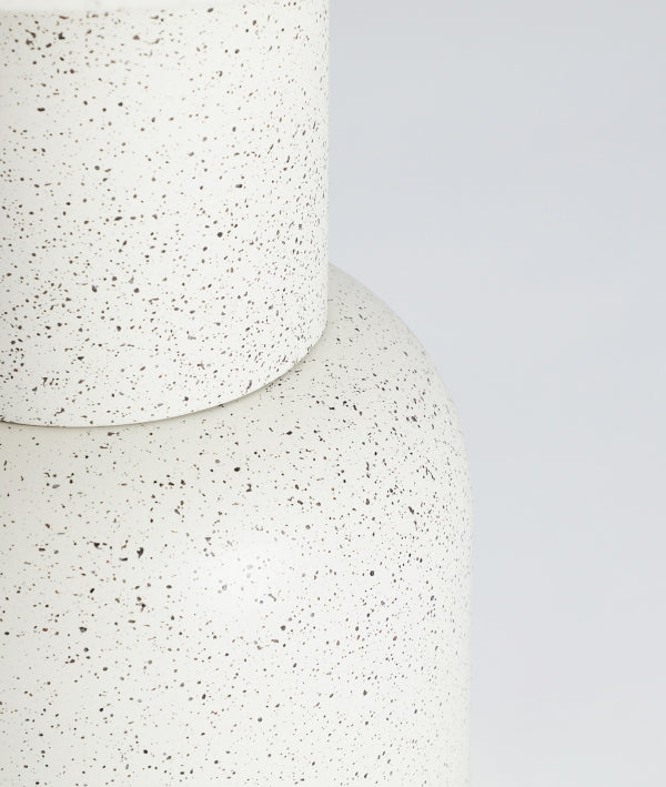 PRIEGO - Mesa auxiliar redonda de hierro blanco roto de 52 cm - diseño contemporáneo