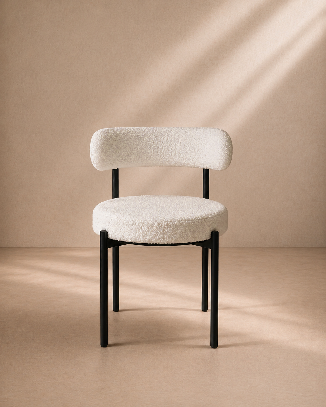 ENDRA - Chaise design en revêtement bouclé blanc et structure en métal