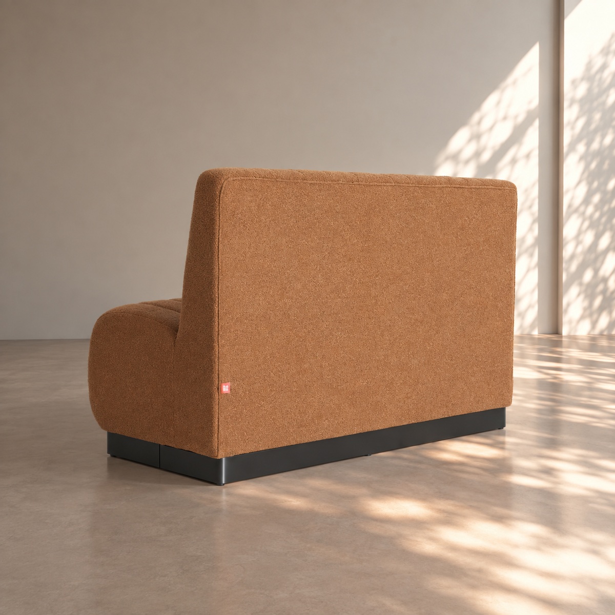 MAELLA - Sofá de 2 plazas de tela ocre – Diseño contemporáneo