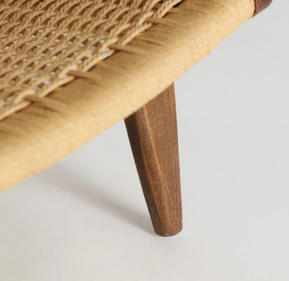 NERJA - Fauteuil en bois massif d’orme et corde marron 70 x 77 x 73 cm
