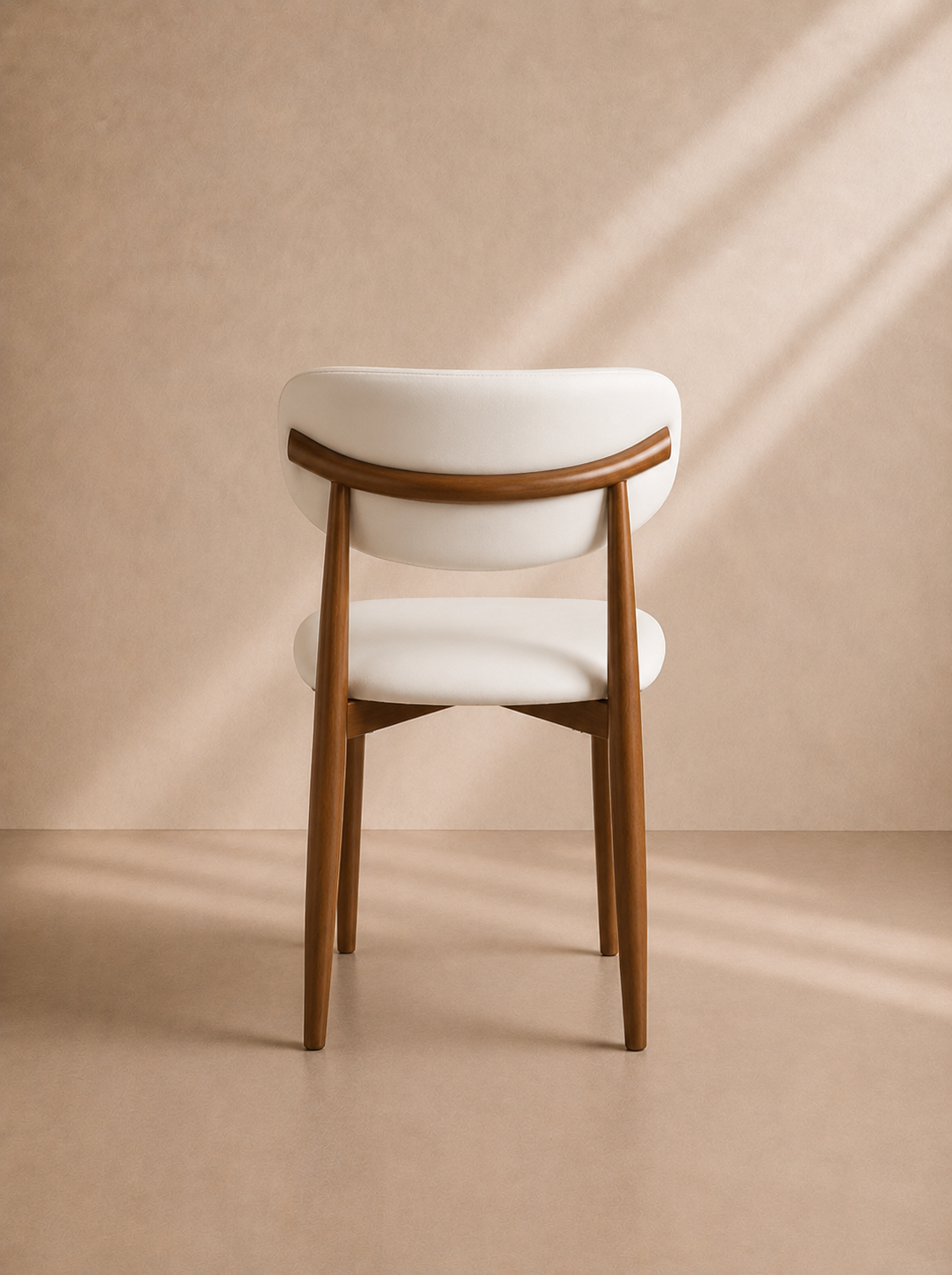 LEMA - Chaise de salle à manger en similicuir blanc et finition bois au design moderne