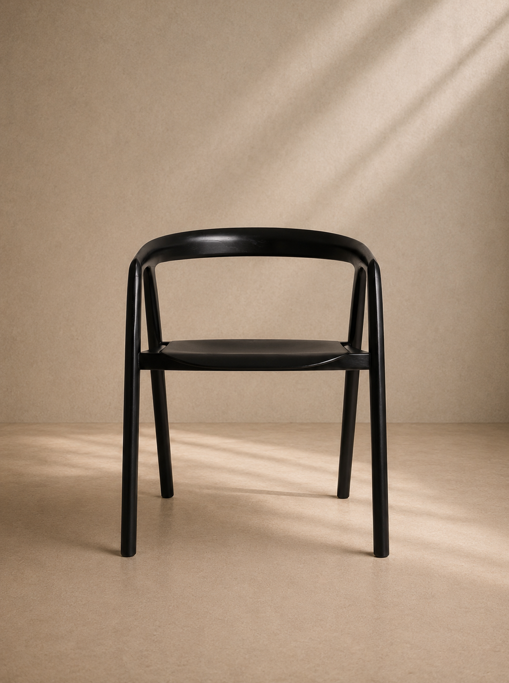 DINA - Chaise design noire en bois d'orme