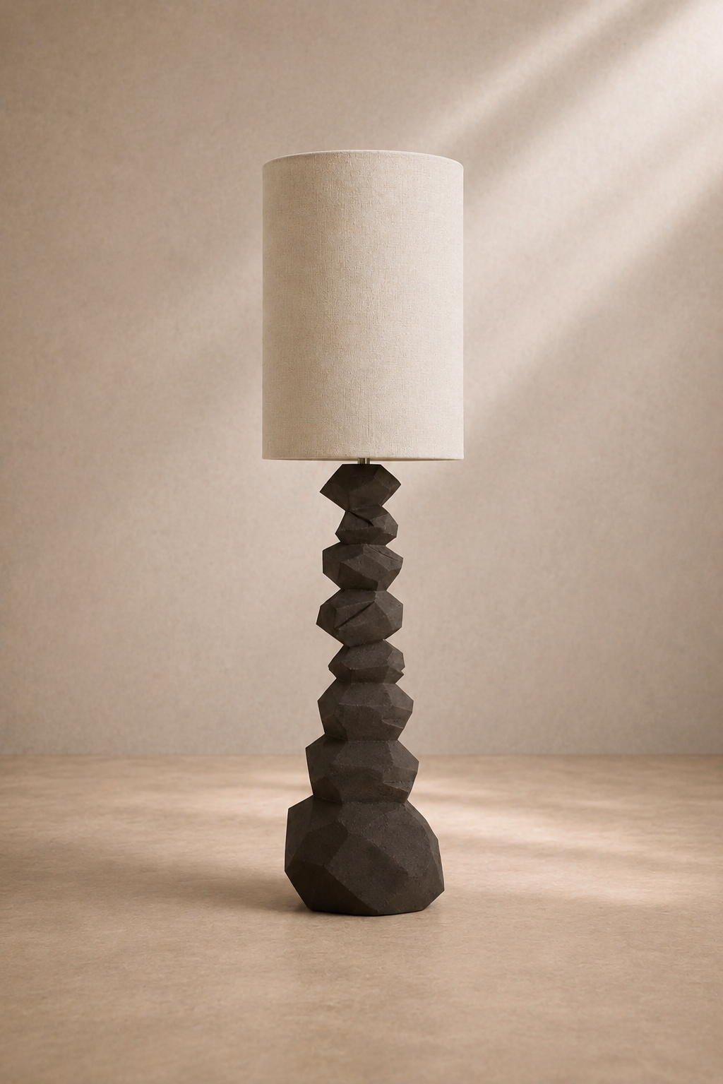 PERI - Lampe de pied design en céramique texturée