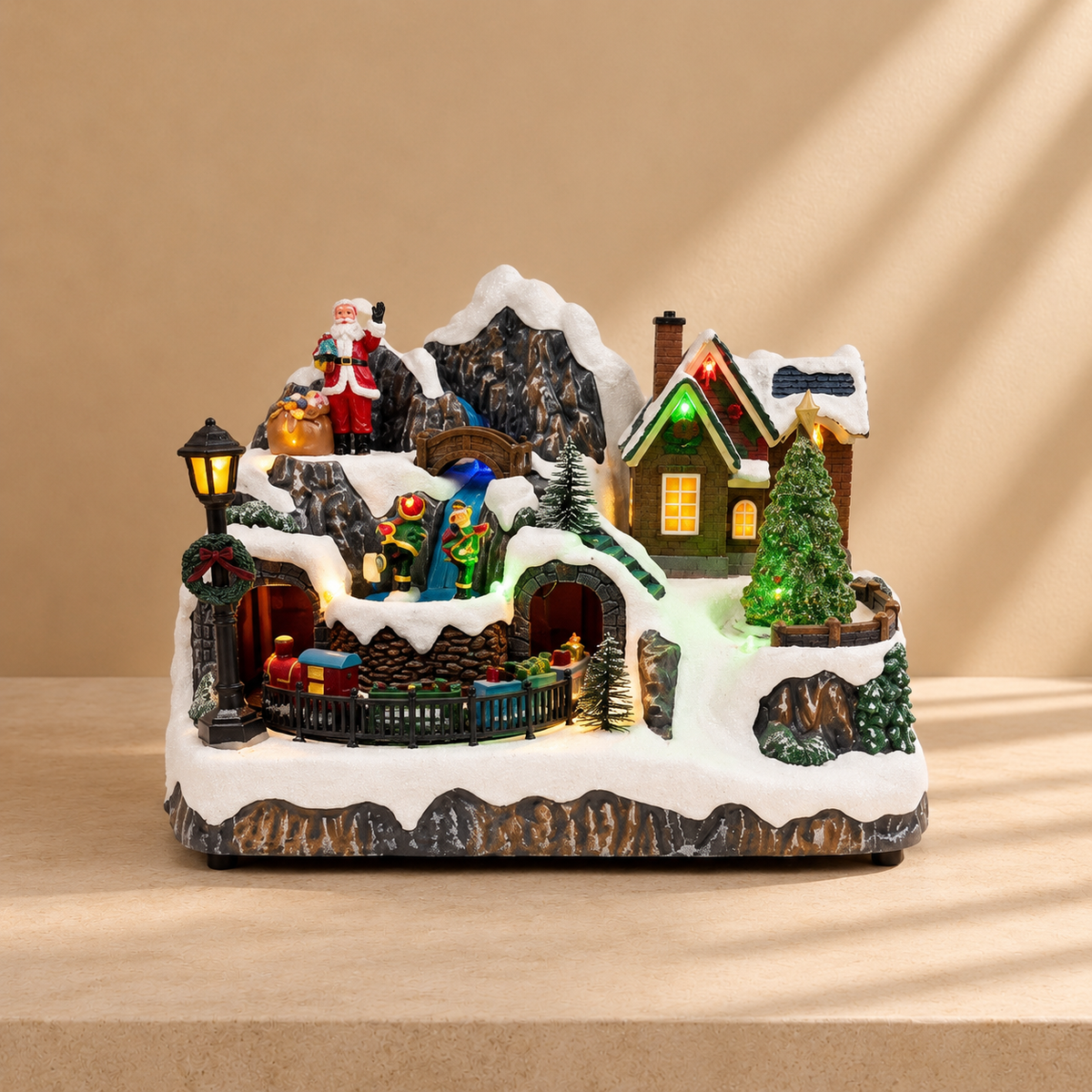 CANFRANC - Pueblo navideño con tren LED y música