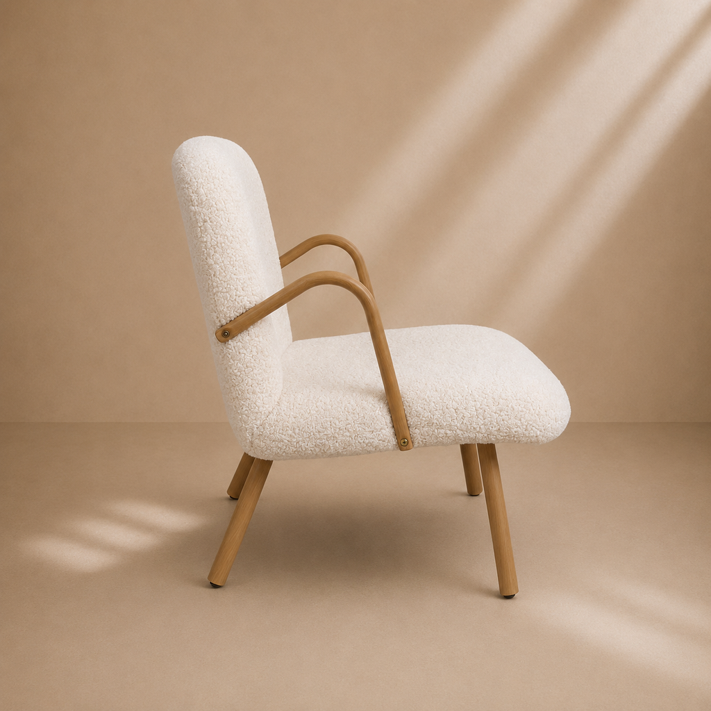 DARRO - Fauteuil inclinable en bouclette blanche avec accoudoirs en bois