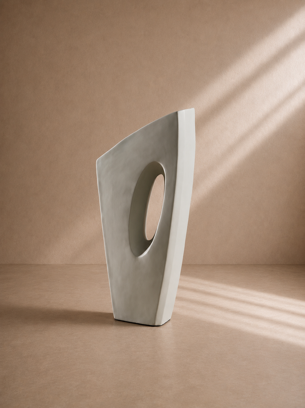 LIRA - Vaso decorativo bege em fibrocimento 61 cm – Estilo contemporâneo e orgânico