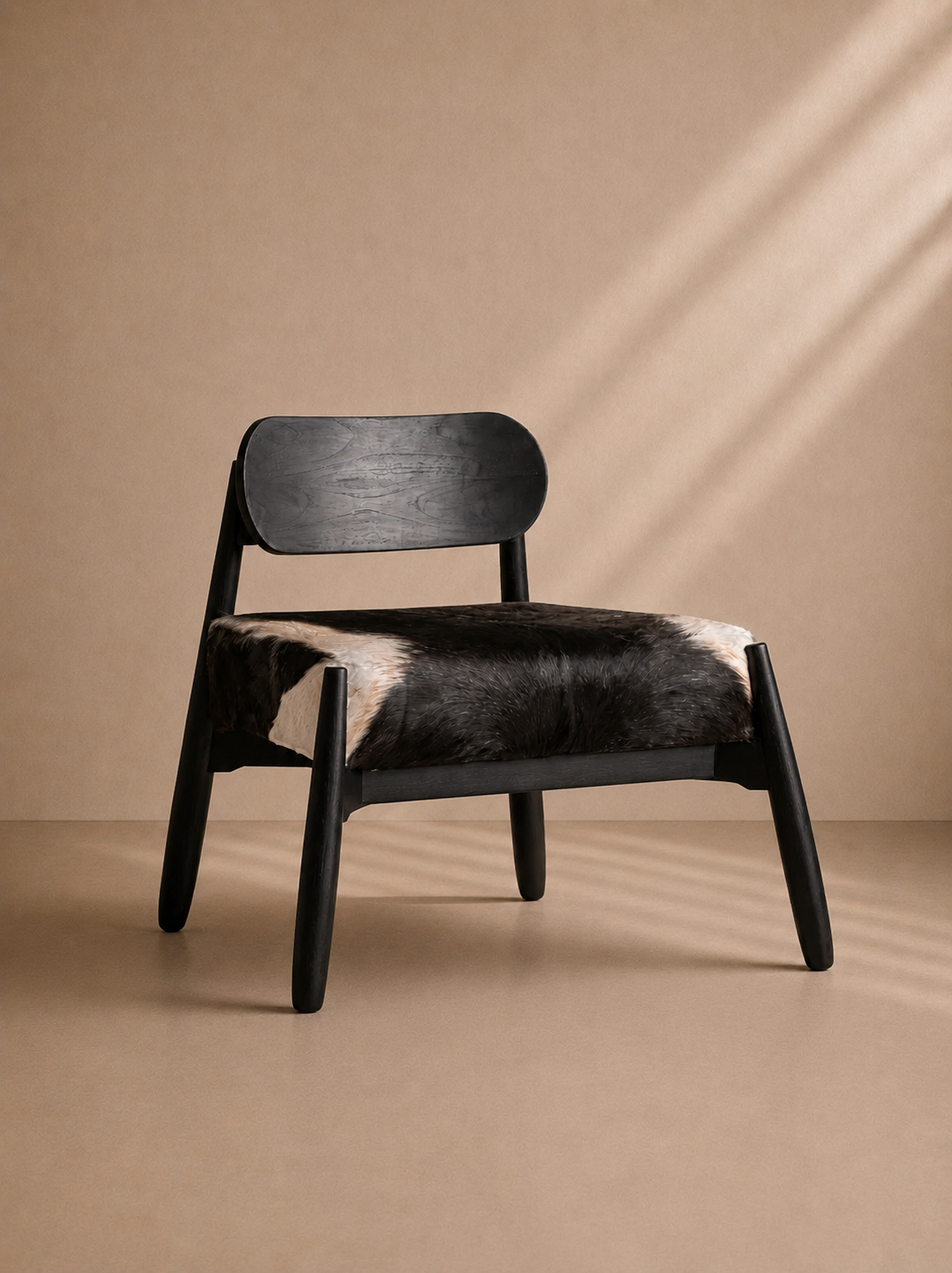 GRANA - Fauteuil lounge en bois massif et cuir naturel