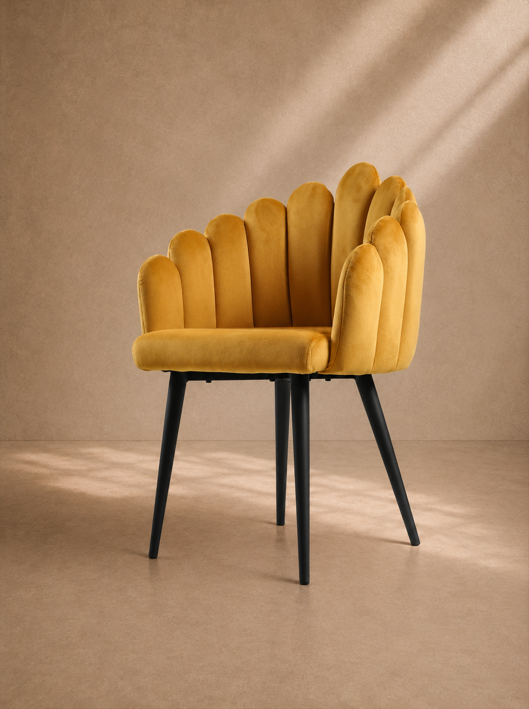 VINDEL - Chaise en velours jaune moutarde design à coque enveloppante et pieds métal noir