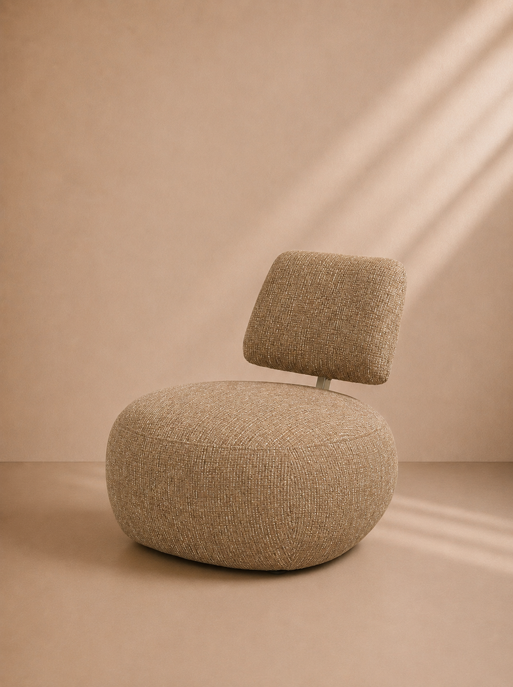 BANON - Sillón de diseño en tela bouclé color caramelo – Elegancia orgánica y confort contemporáneo