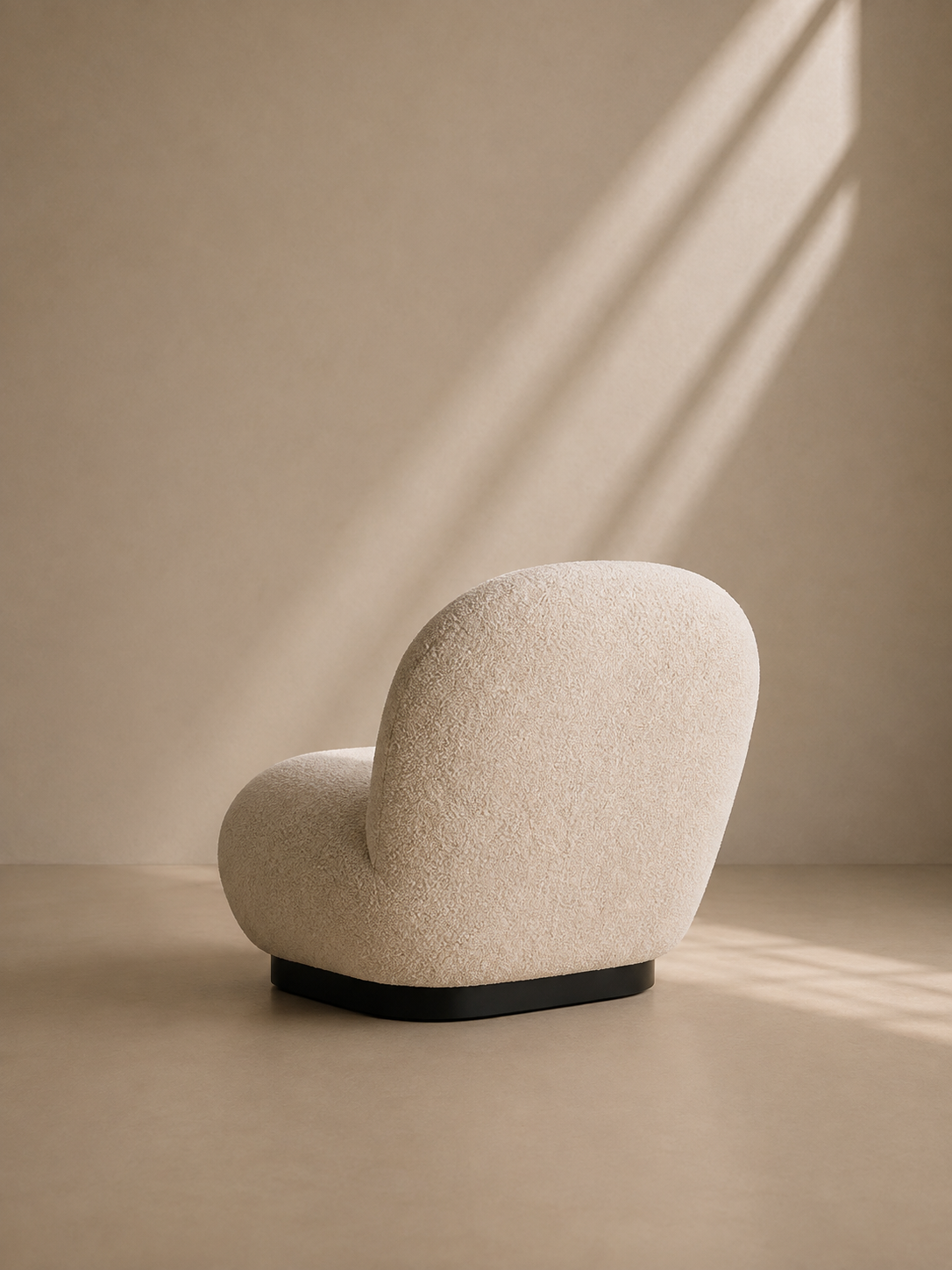 LIRIA - Poltrona Bouclé Branca e Preta – Design Arredondado e Confortável