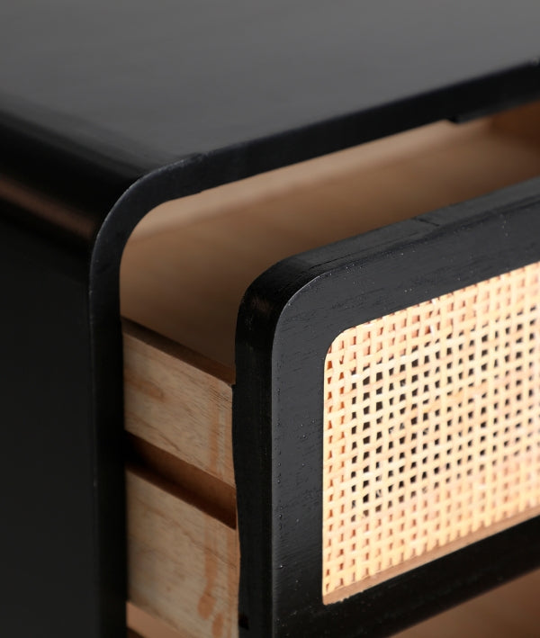 OROL - Mesita de noche de diseño en madera de pino negro y ratán natural