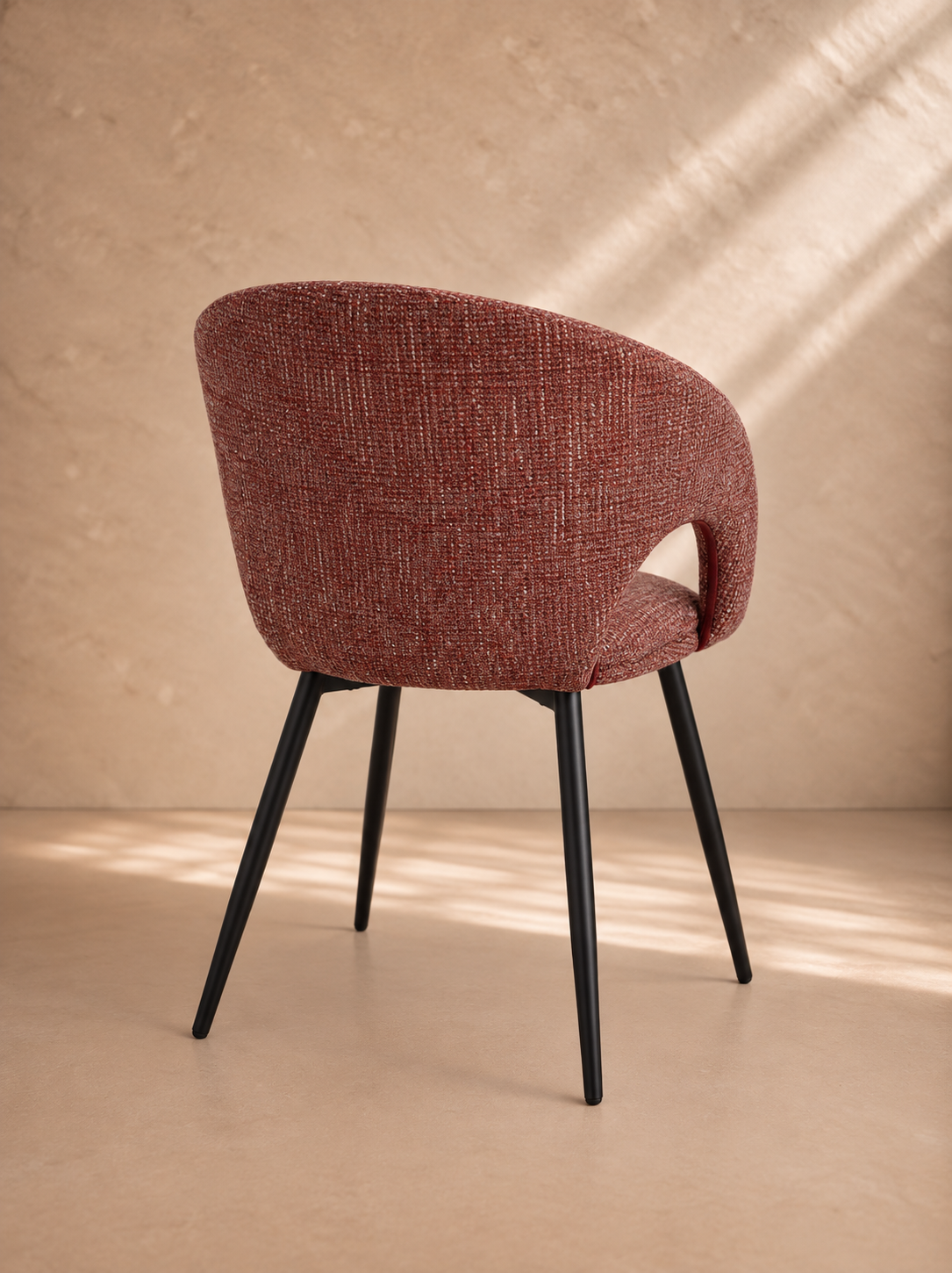 ISCAR - Chaise contemporaine en tissu couleur granit rouge – Confort et élégance pour intérieur et professionnel