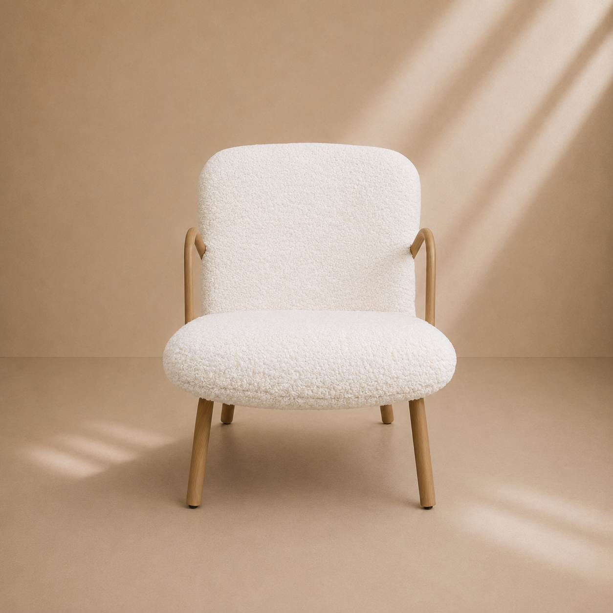 DARRO - Fauteuil inclinable en bouclette blanche avec accoudoirs en bois