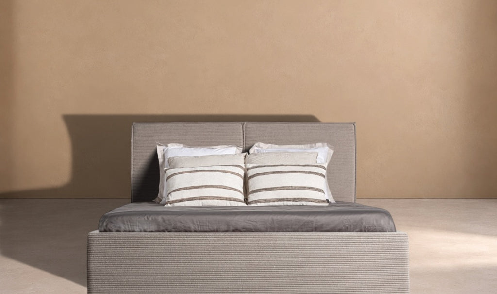 BIOTA - Cama tapizada beige acanalada 165 x 225 cm