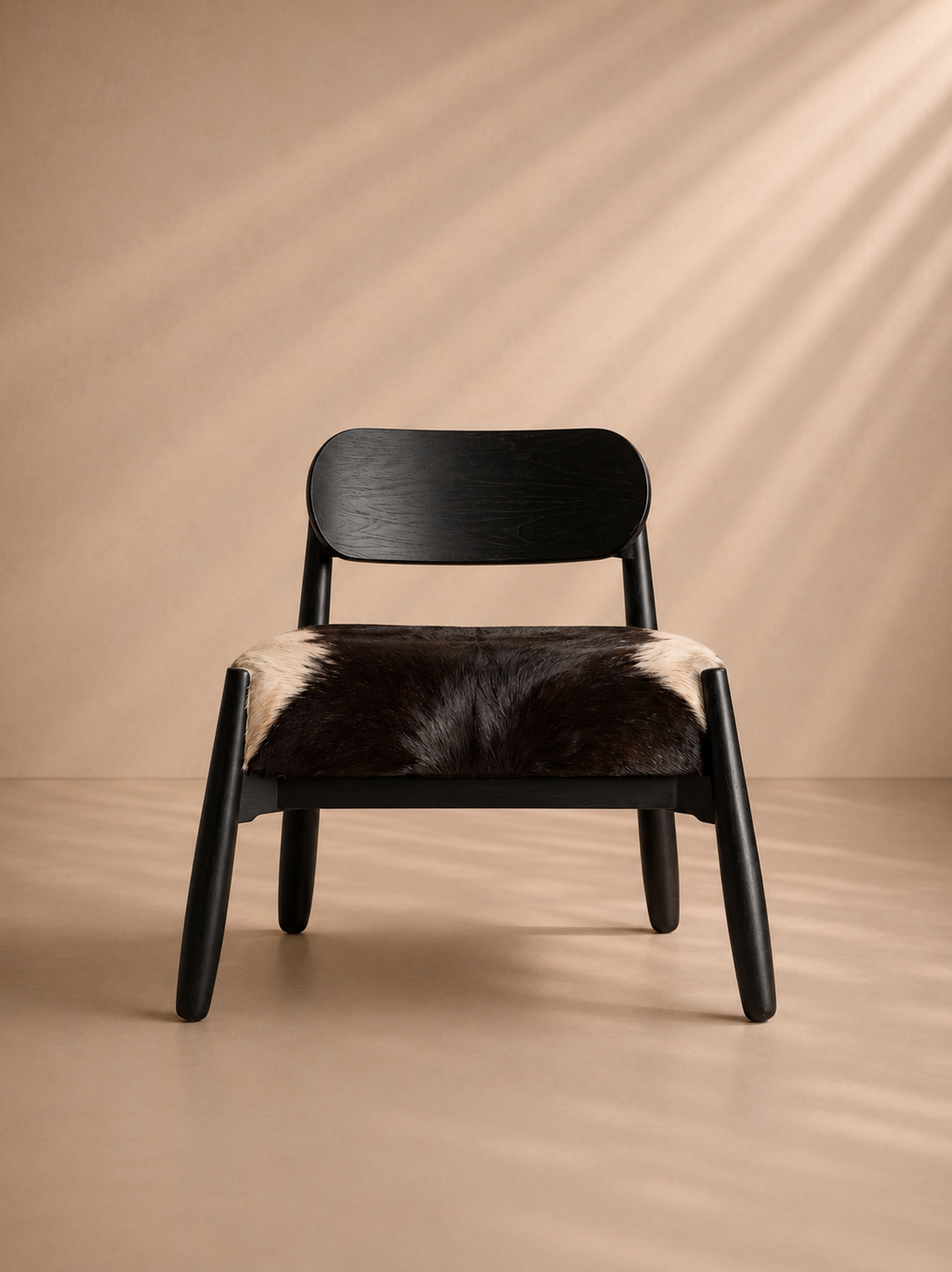 GRANA - Fauteuil lounge en bois massif et cuir naturel