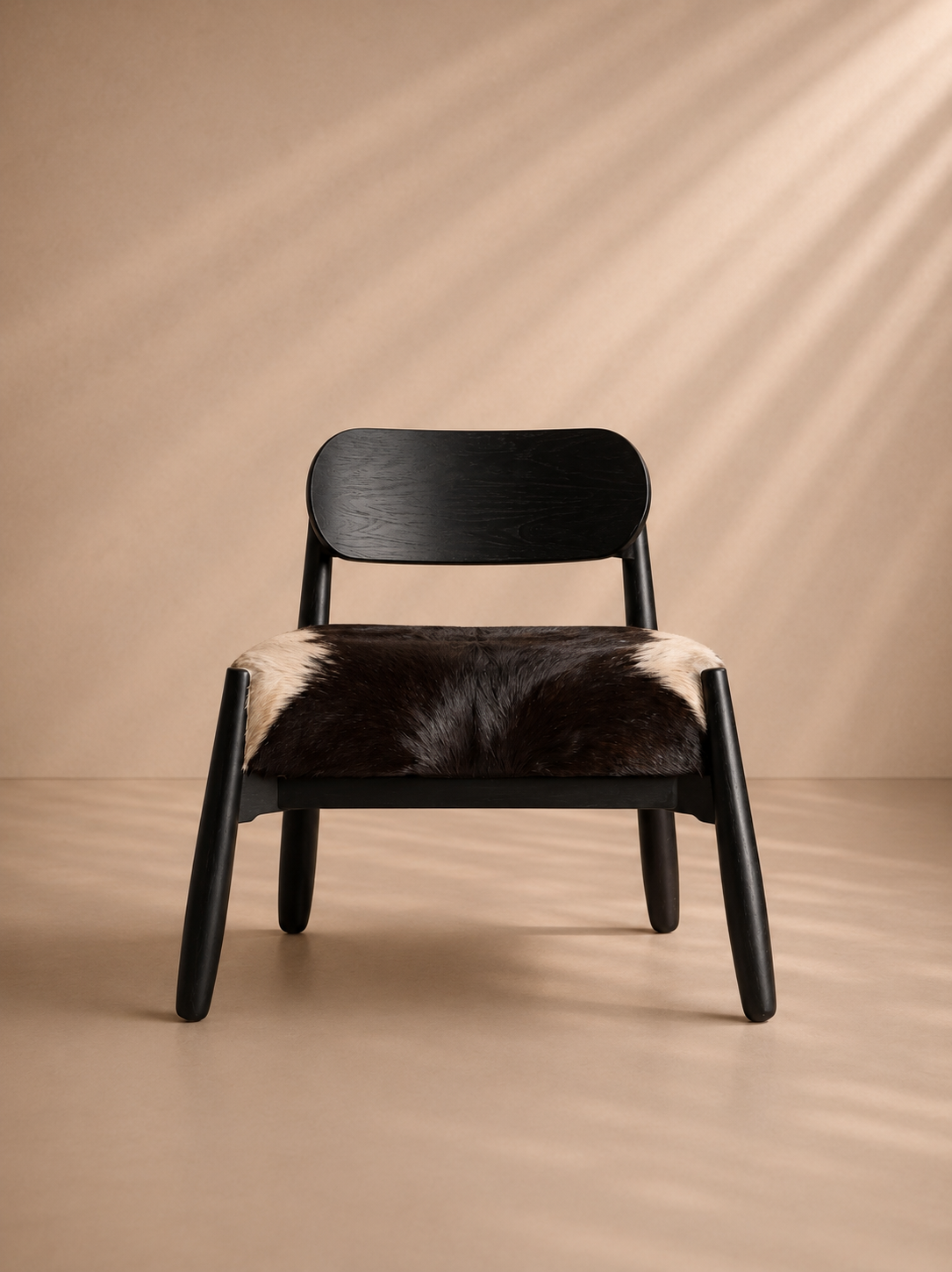 GRANA - Fauteuil lounge en bois massif et cuir naturel
