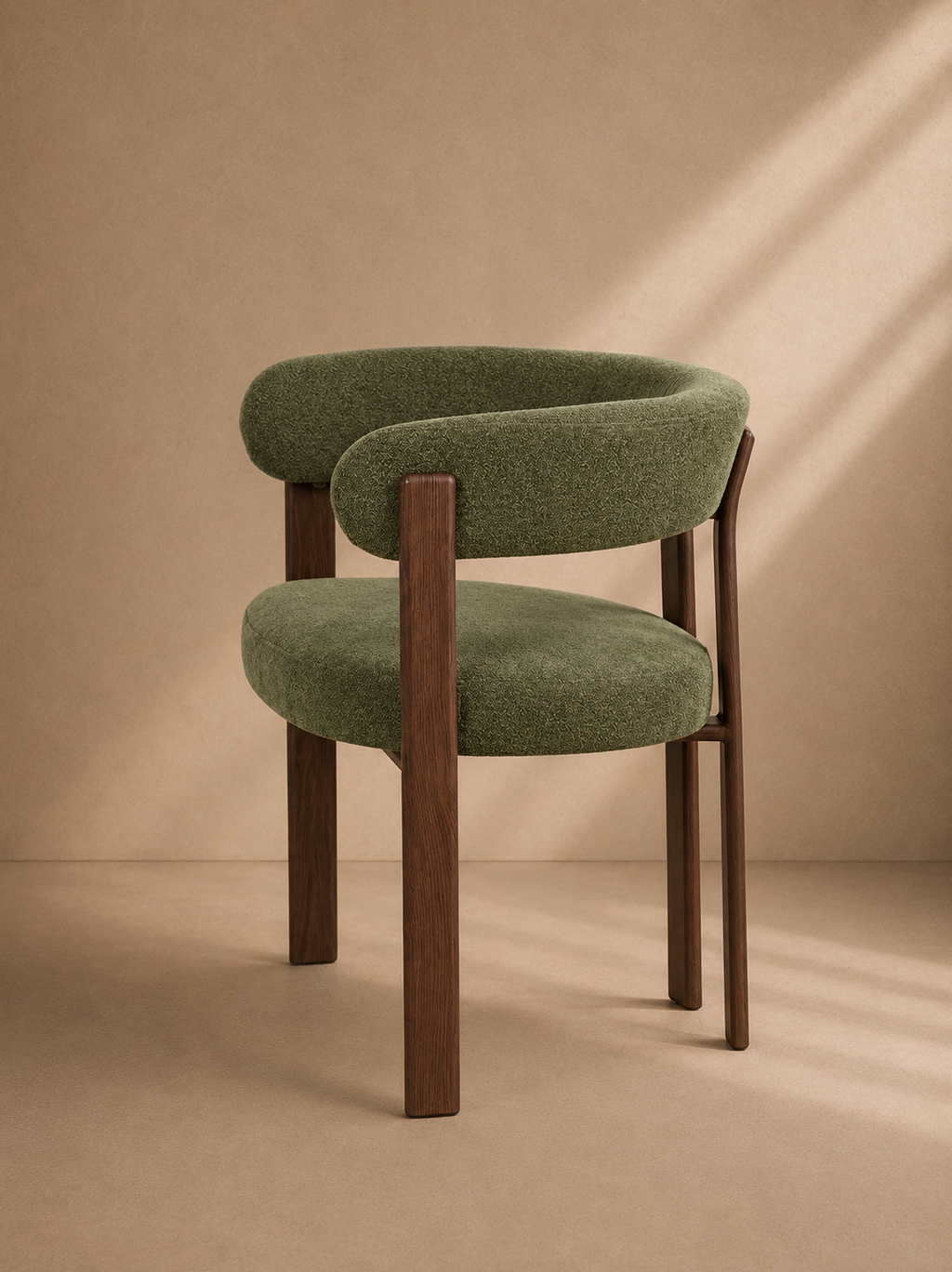 LEVA - Silla de comedor de diseño de tela verde con patas metálicas efecto madera y reposabrazos