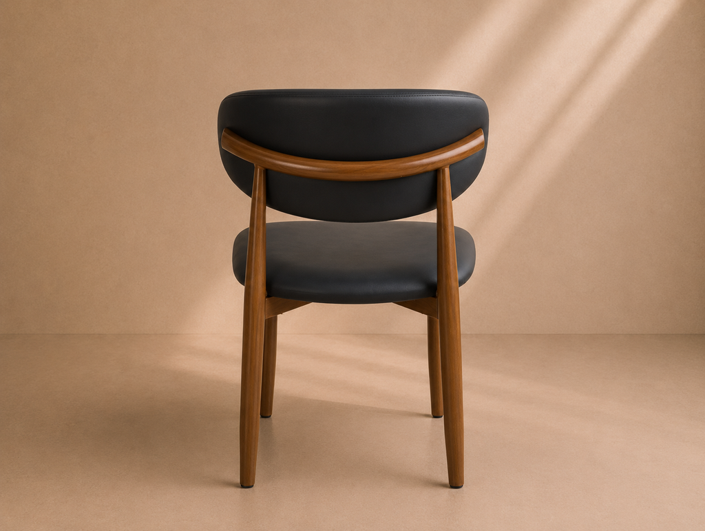 LEMA - Chaise de salle à manger en similicuir noir et finition bois au design moderne