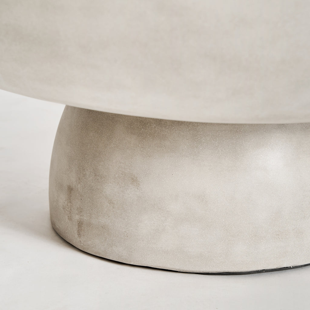 JARAY - Table basse ronde en grès gris 92 cm