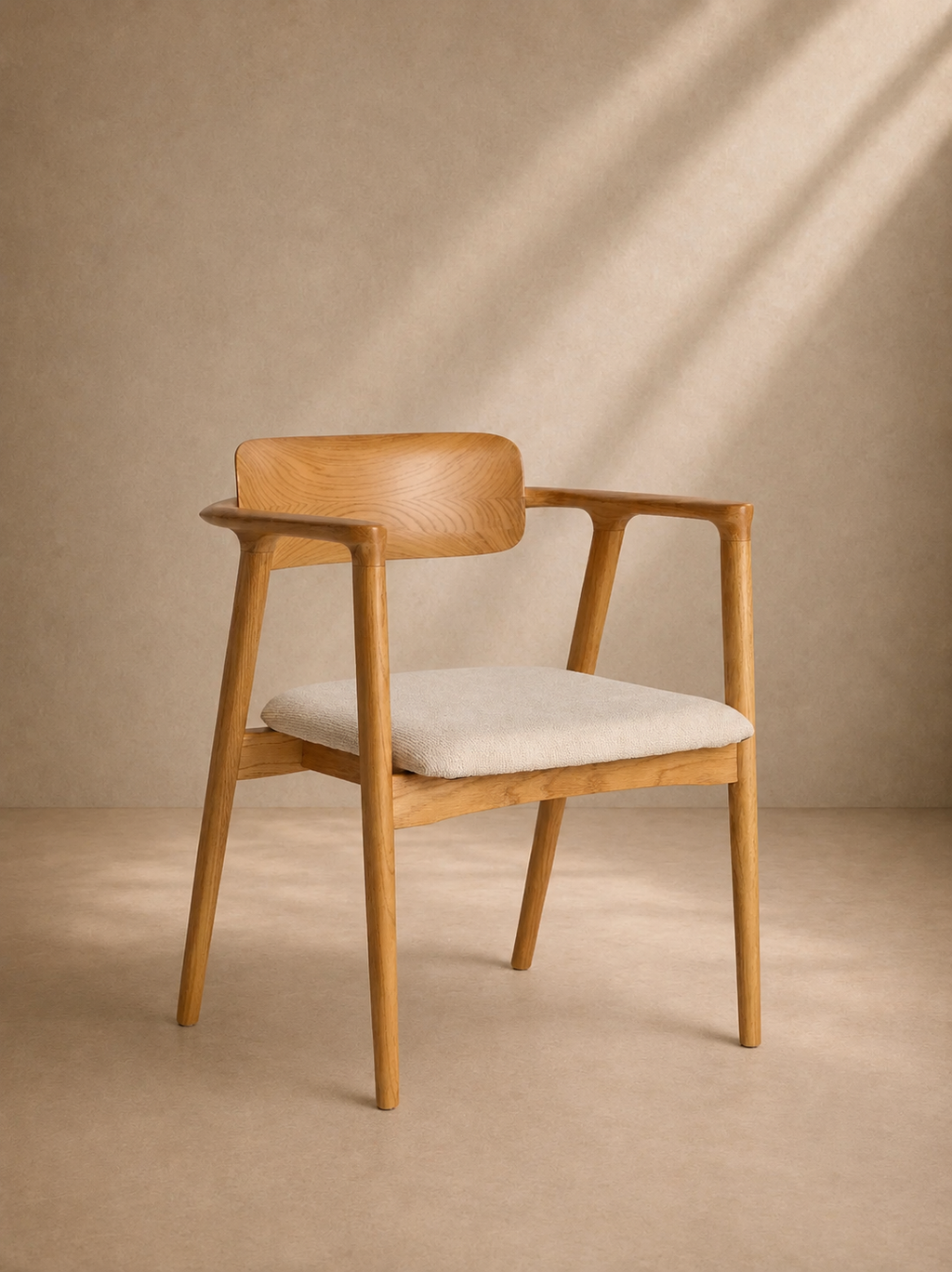 DALI - Chaise design en bois d’orme et siège en tissu rembourré