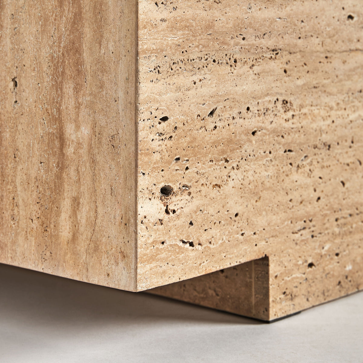 ROA - Table basse en travertin beige 96 cm – style art déco
