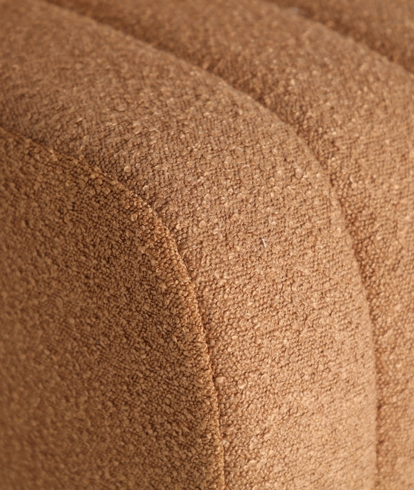 MAELLA - Banquette 2 places en tissu ocre – Design contemporain
