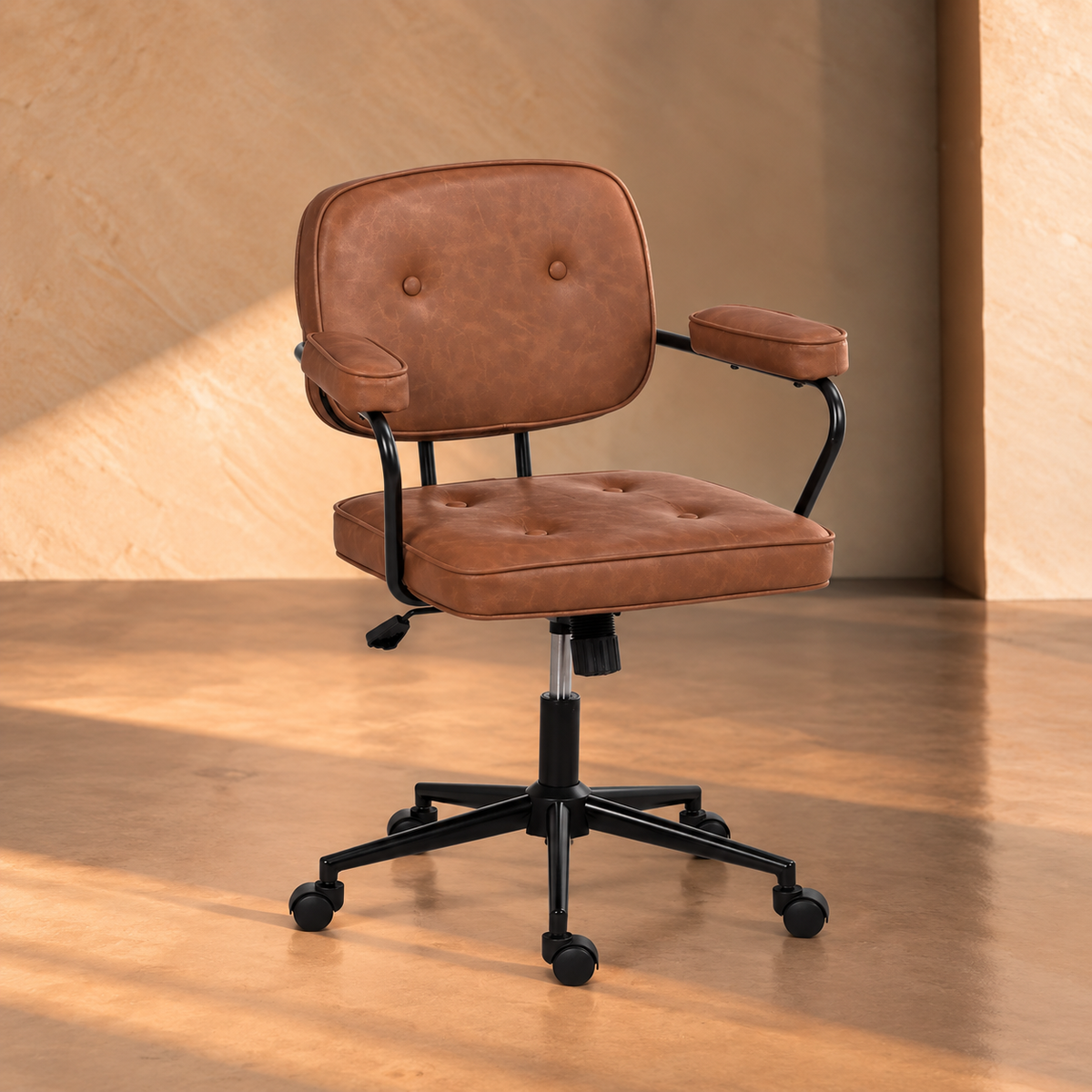 L'ESCALA - Silla de oficina con ruedas en piel sintética color camel y metal 56 × 56 × 92 cm