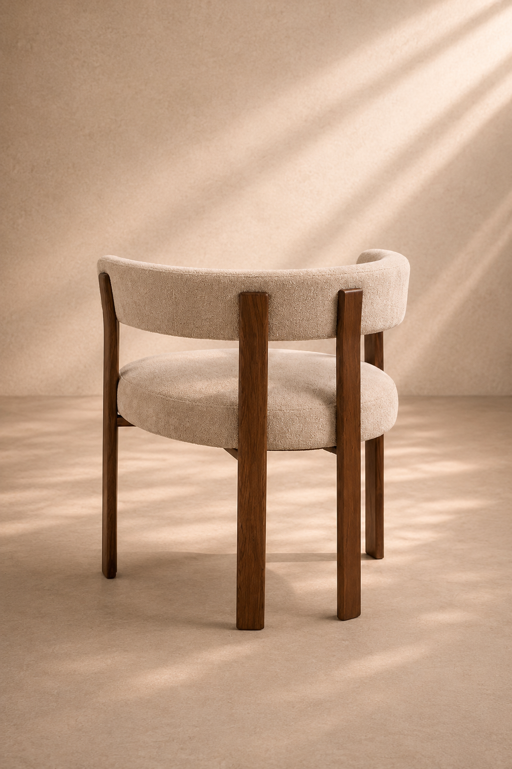 LEVA - Chaise design de salle à manger en tissu ivoire avec pieds métal effet bois et accoudoirs