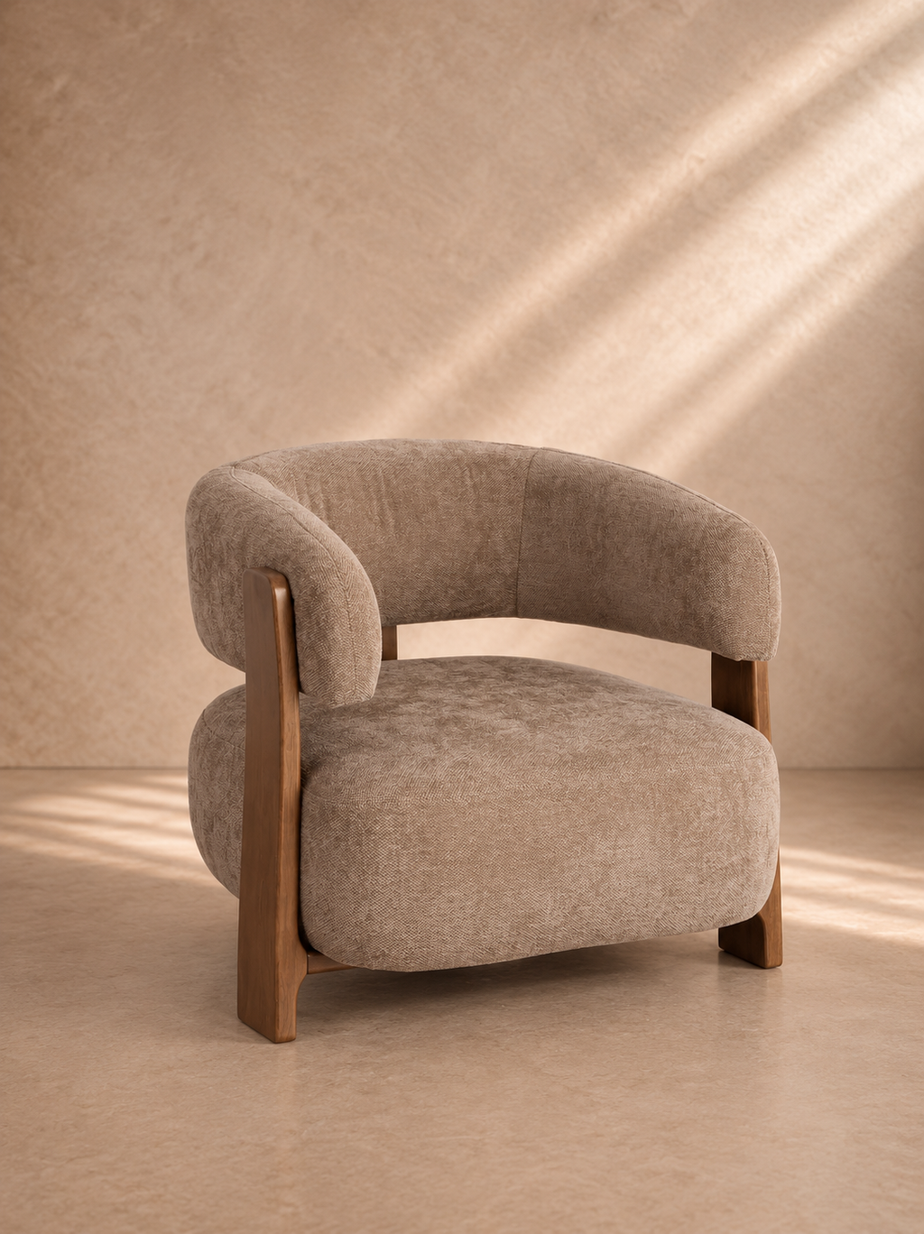 GALA - Sillón de tela marrón y madera maciza de pino – Diseño contemporáneo