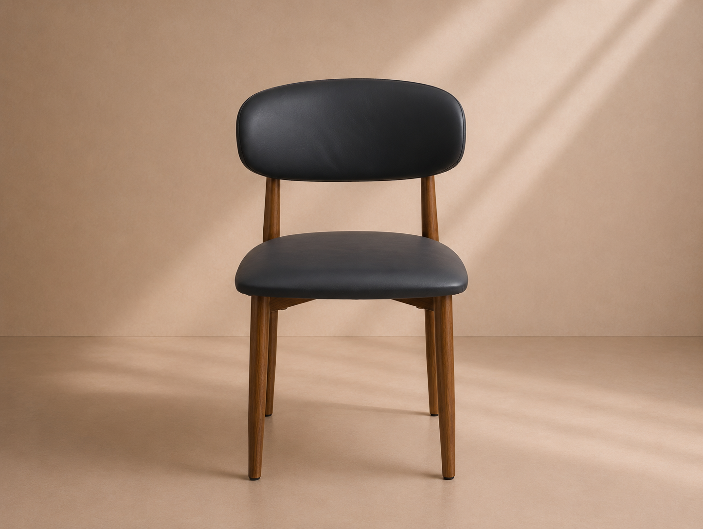 LEMA - Chaise de salle à manger en similicuir noir et finition bois au design moderne