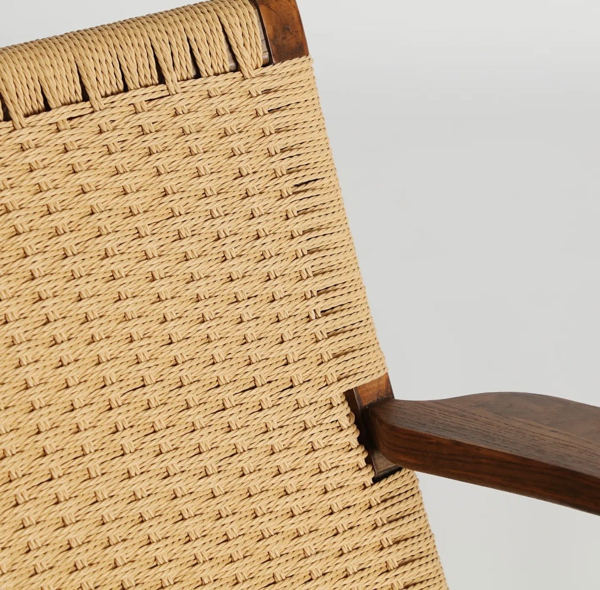 NERJA - Fauteuil en bois massif d’orme et corde marron 70 x 77 x 73 cm