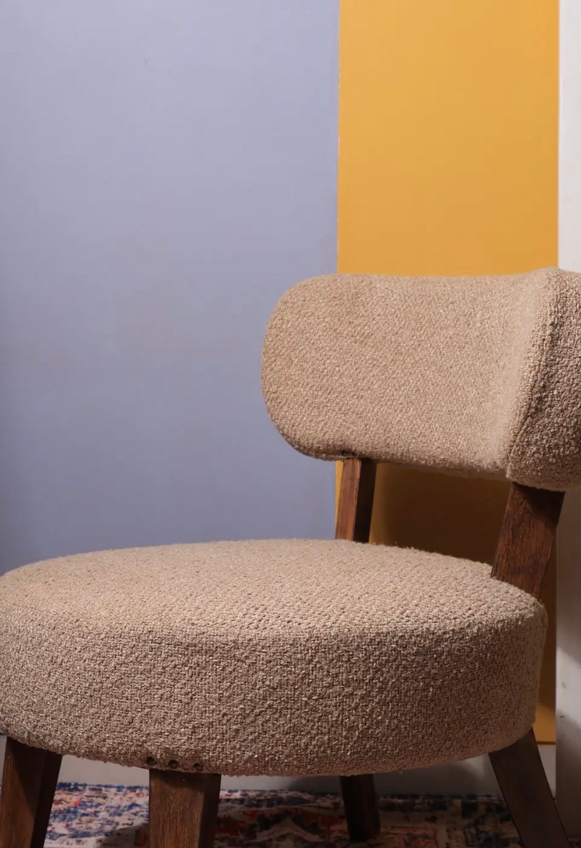 YEBRA - Fauteuil Lounge Bouclé Beige en Bois de Manguier