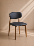 LEMA - Chaise de salle à manger en similicuir noir et finition bois au design moderne