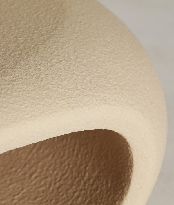 RADONA - Mesa de centro escultural beige de fibra de vidrio y resina 108 cm