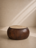 SINEU - Table basse ronde en bois de manguier et travertin
