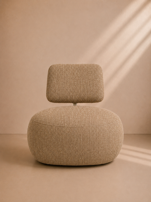 BANON - Poltrona de design em tecido bouclé caramelo – Elegância orgânica e conforto contemporâneo