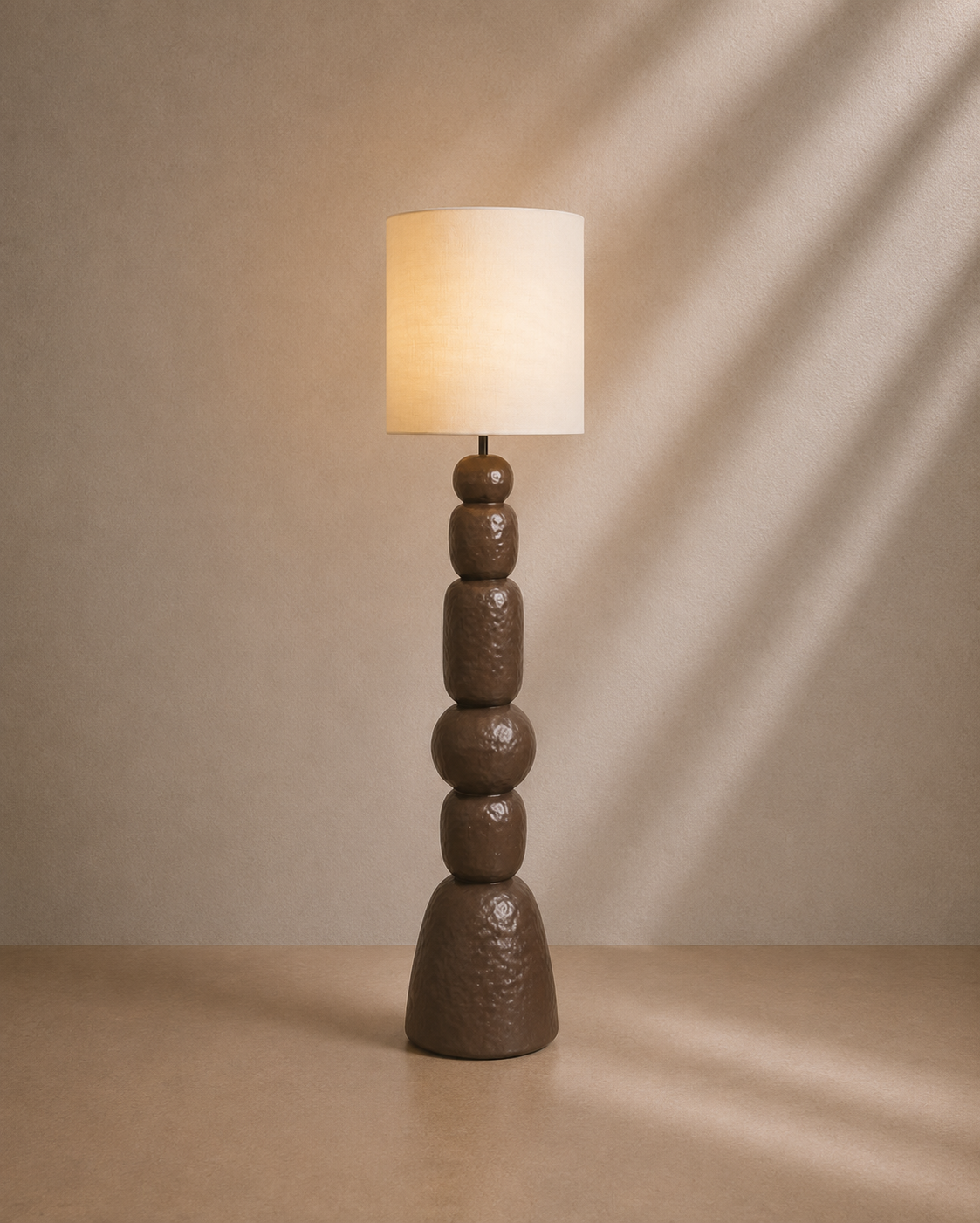 NEIRAS - Lámpara de pie de cerámica marrón 154 cm – Elegancia escultural y luz cálida