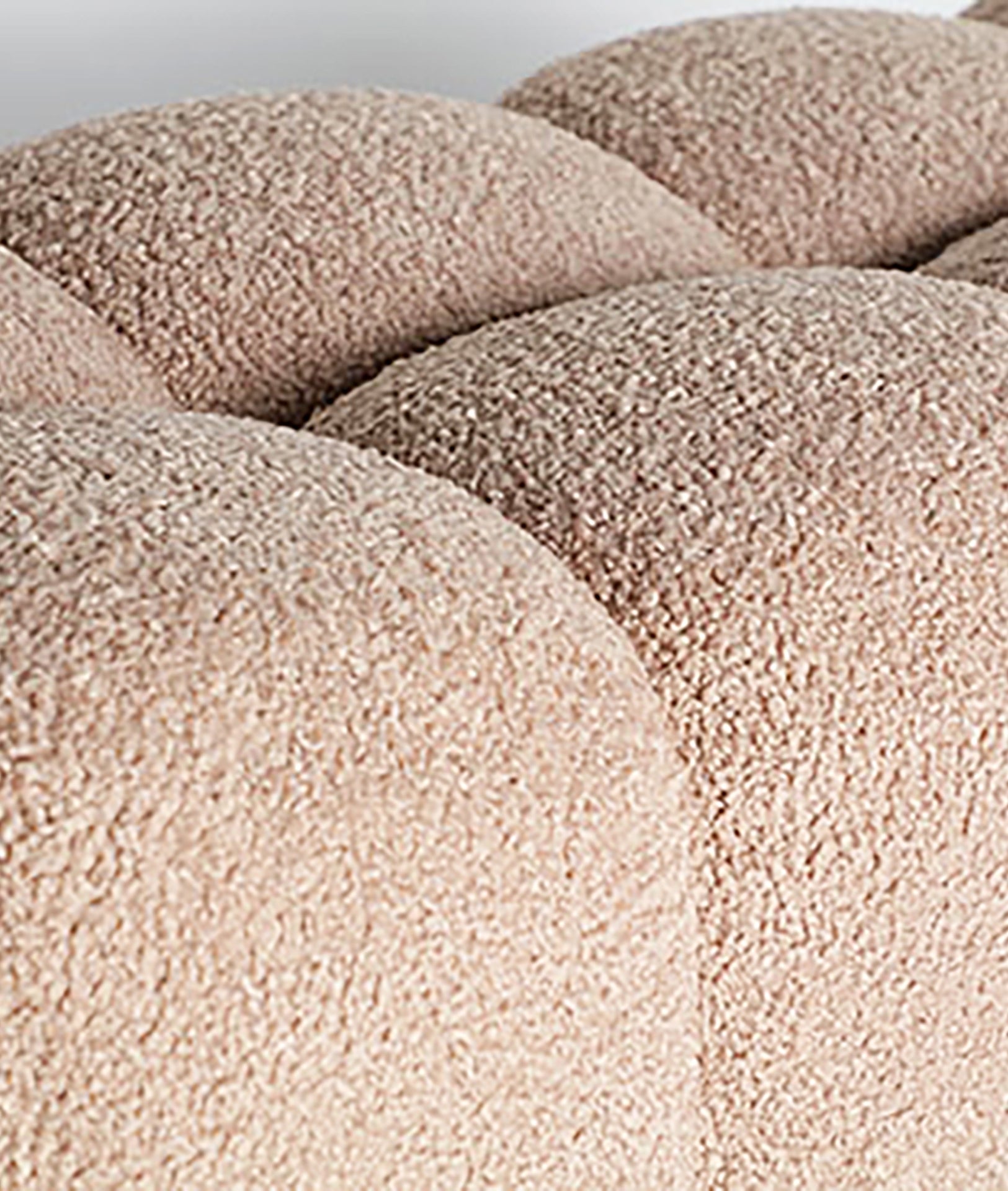 ALZAR - Pied de lit 2 places en bouclé beige au design contemporain et confort enveloppant