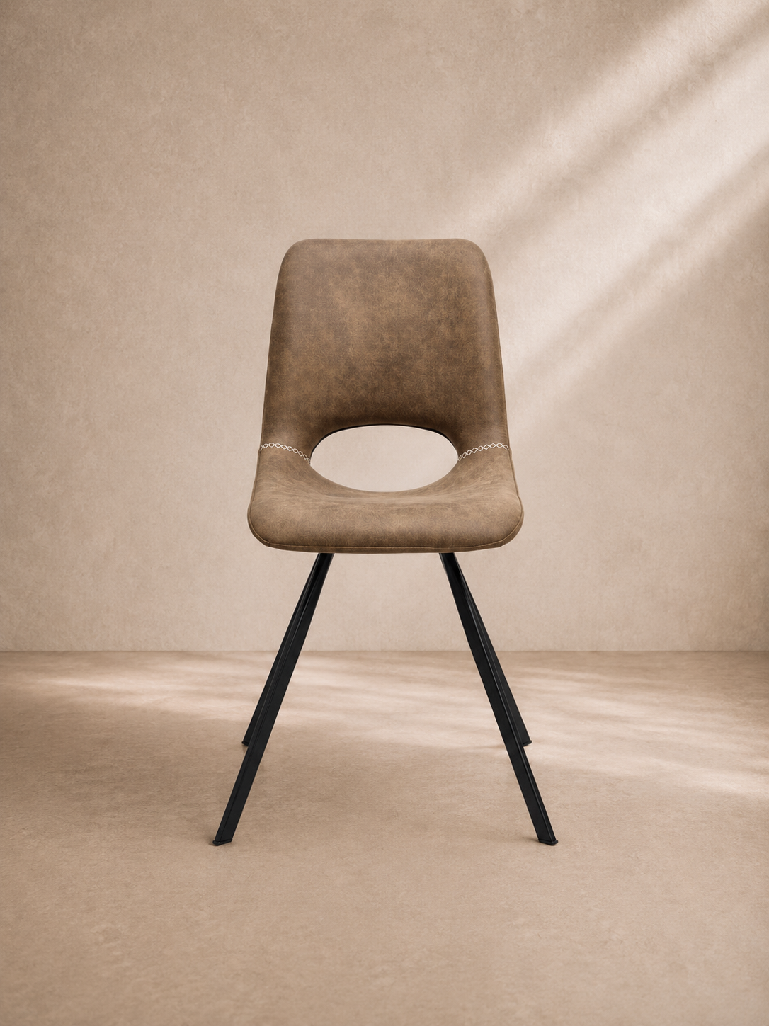 POLA - Chaise design en similicuir marron avec pieds en métal noir