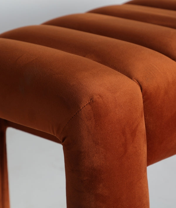 CORI - Banc d’entrée design en velours ambré 127 cm