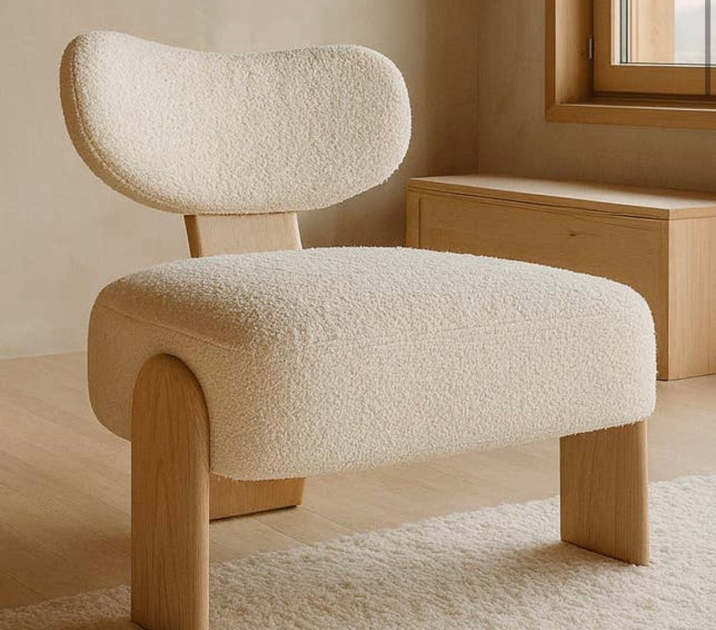 TIELMES - Fauteuil design en bouclette blanc et bois massif de frêne