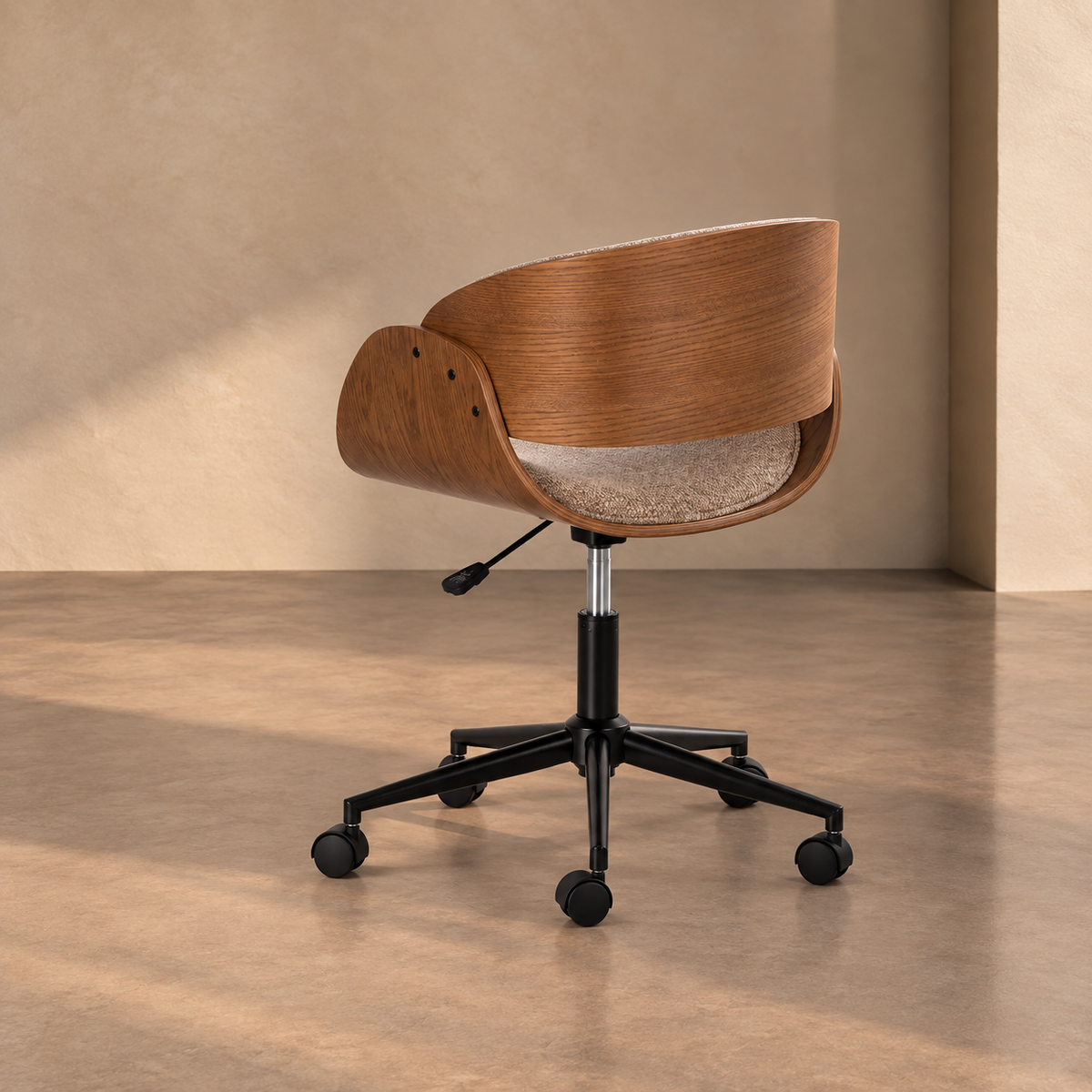 LOULÉ - Silla de oficina con ruedas beige y madera 59 × 64 × 88 cm