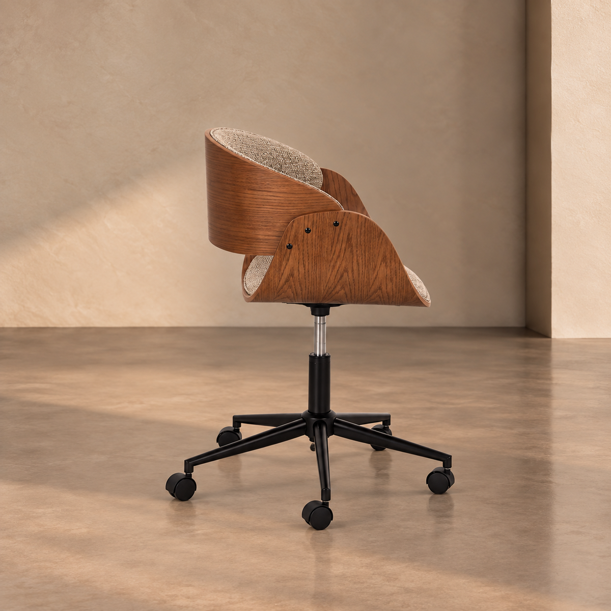LOULÉ - Silla de oficina con ruedas beige y madera 59 × 64 × 88 cm